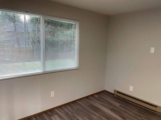 Building Photo - 9014 10th Pl SE