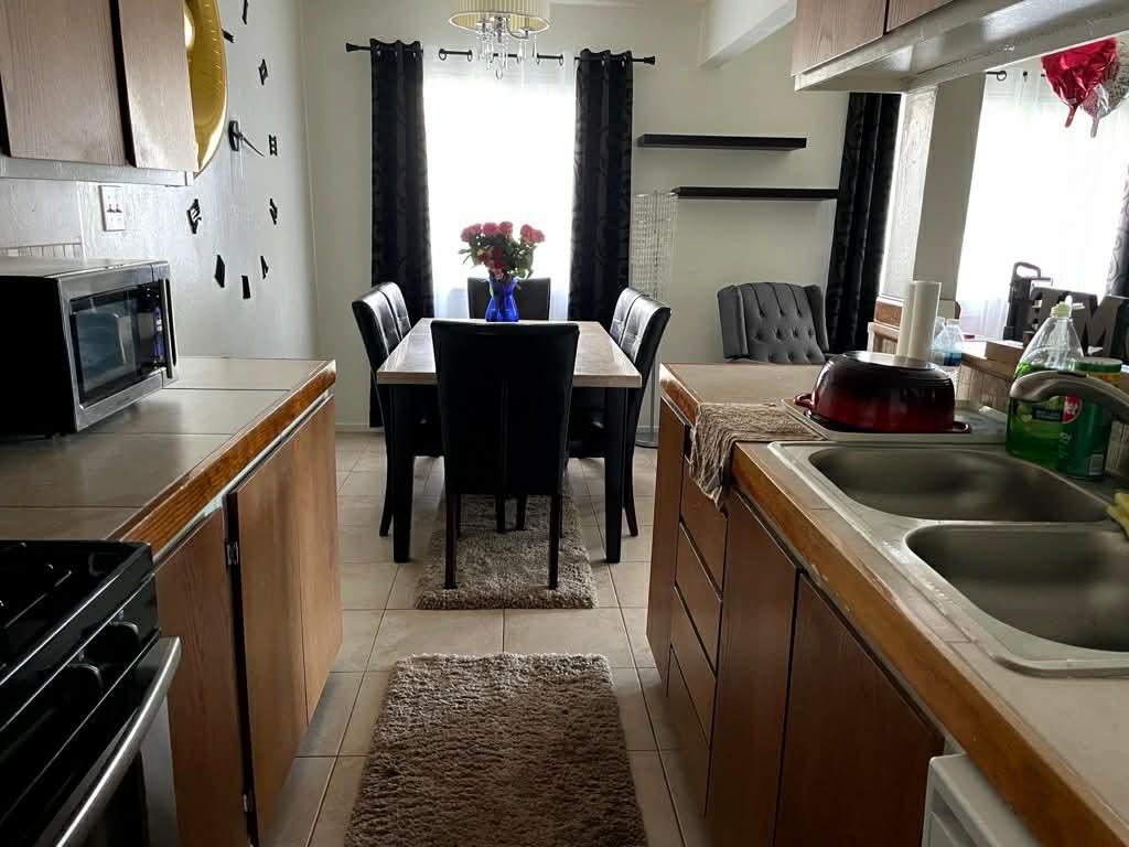 Building Photo - 8935 El Mirador Dr