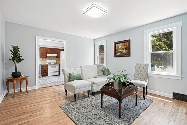 Building Photo - 35 Canna Dr
