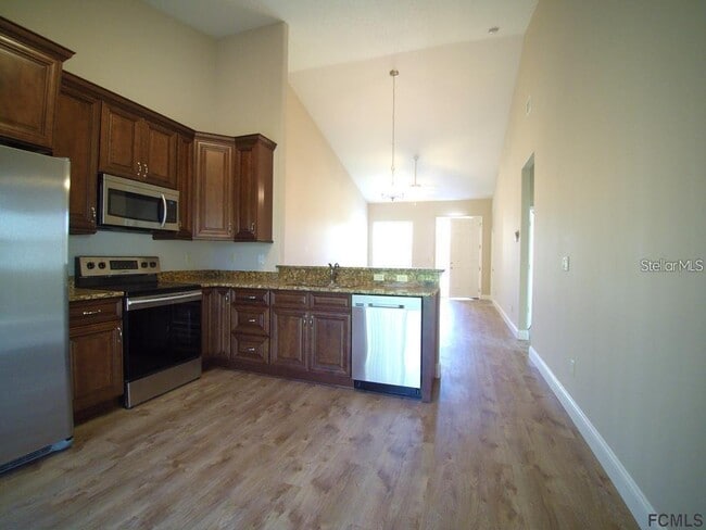 Building Photo - 13 Wood Amber Ln