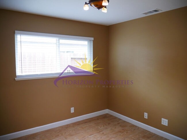 Building Photo - Remodeled 3 Bed 1 Bath 900sqft home in West Sacramento