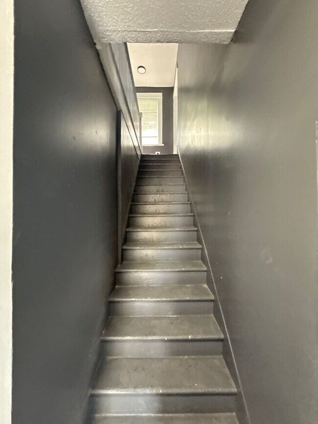 Building Photo - 802 Kippley St