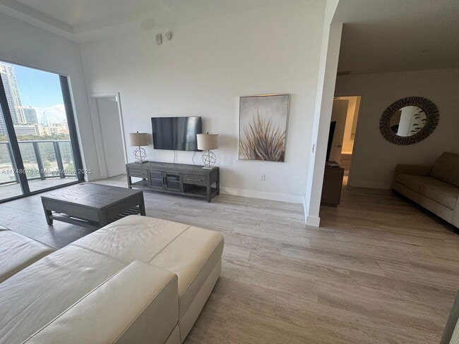 Building Photo - 121 NE 34th St