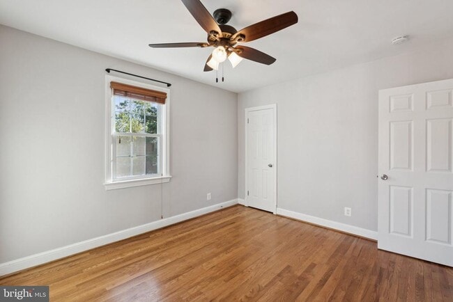 Building Photo - 2718 S Uhle St