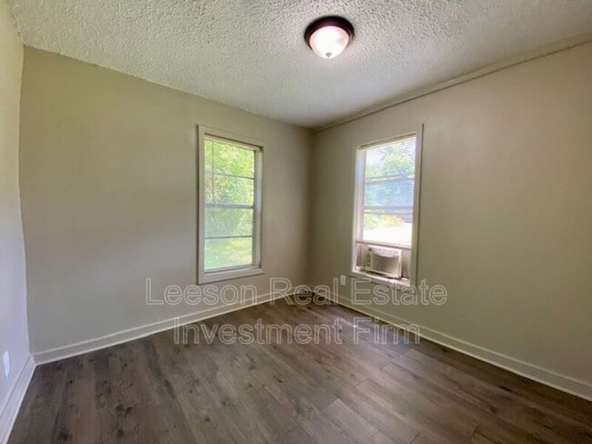 Building Photo - 158 W 80th St