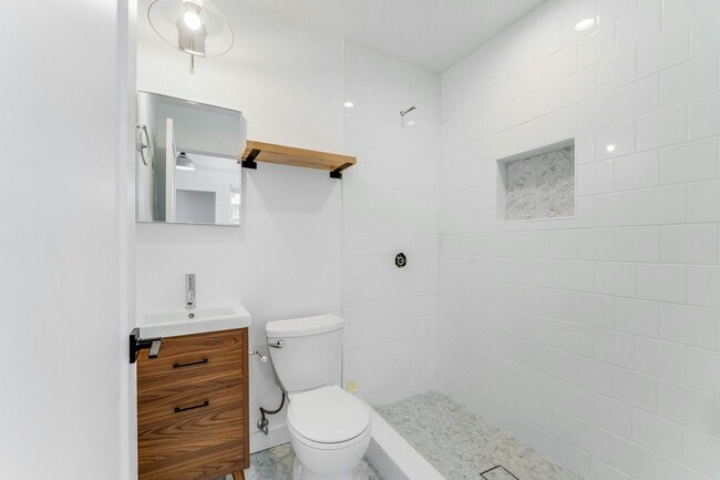 Building Photo - 2320 Alta St