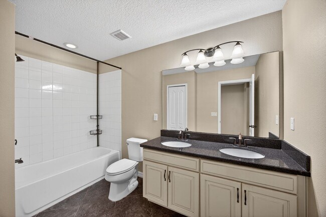 Building Photo - 104 Riachuelo Ln