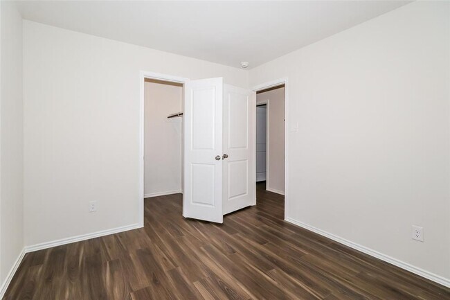 Building Photo - 2205 Onyx Ln