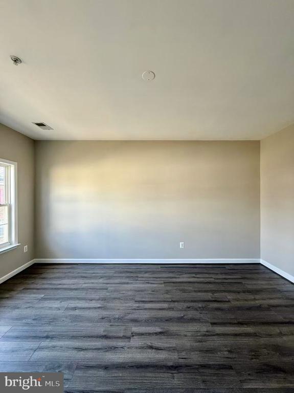 Building Photo - 612 Garden View Square