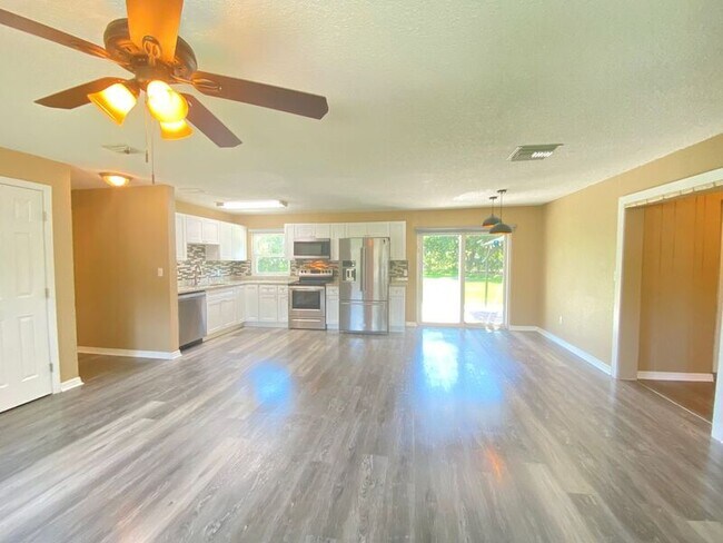 Building Photo - 908 Teatro Ct