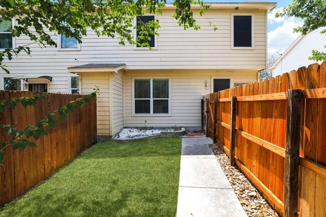 Building Photo - Stylish Two-Story Townhome with Greenbelt ...
