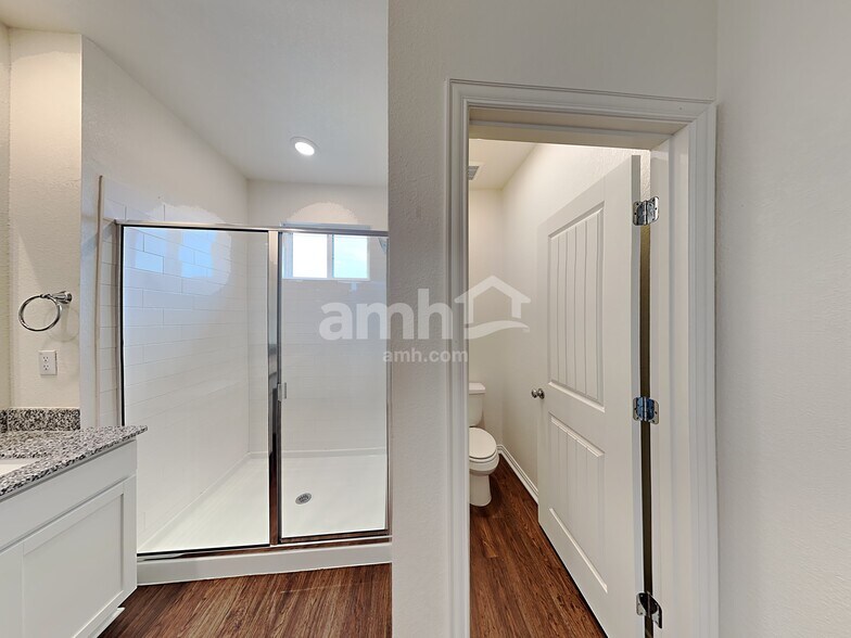 Building Photo - 413 Pebble Bend