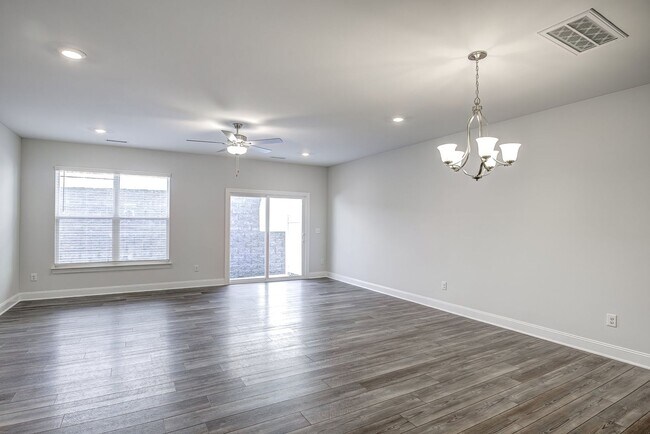 Building Photo - 3/2.5 Townhome Close to Southpoint w/ Garage!