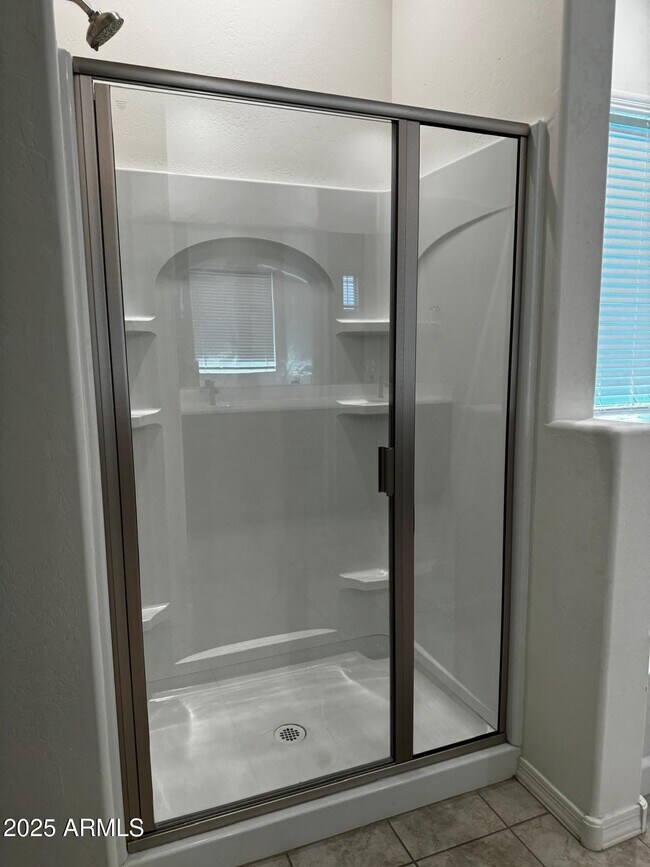 Building Photo - 5526 N 107th Ln