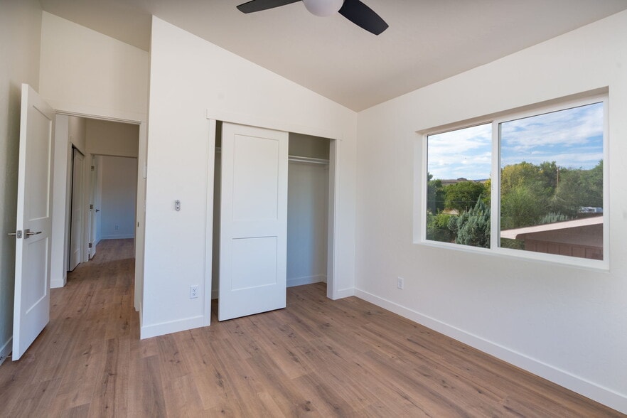 Building Photo - 534 Mockingbird Ln