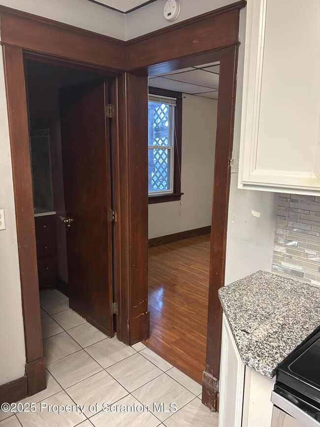 Building Photo - 510 Moltke Ave