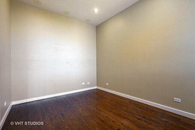 Building Photo - 1750 N Clybourn Ave