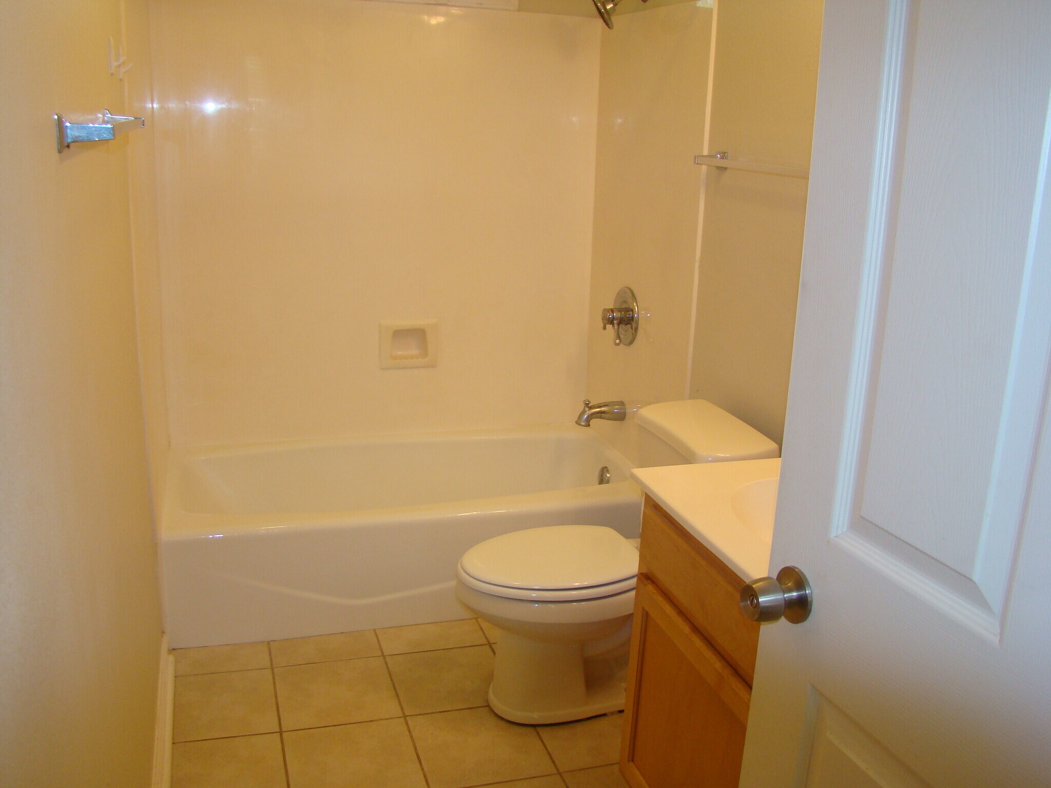 Full Bath - 4208 Tartan Dr