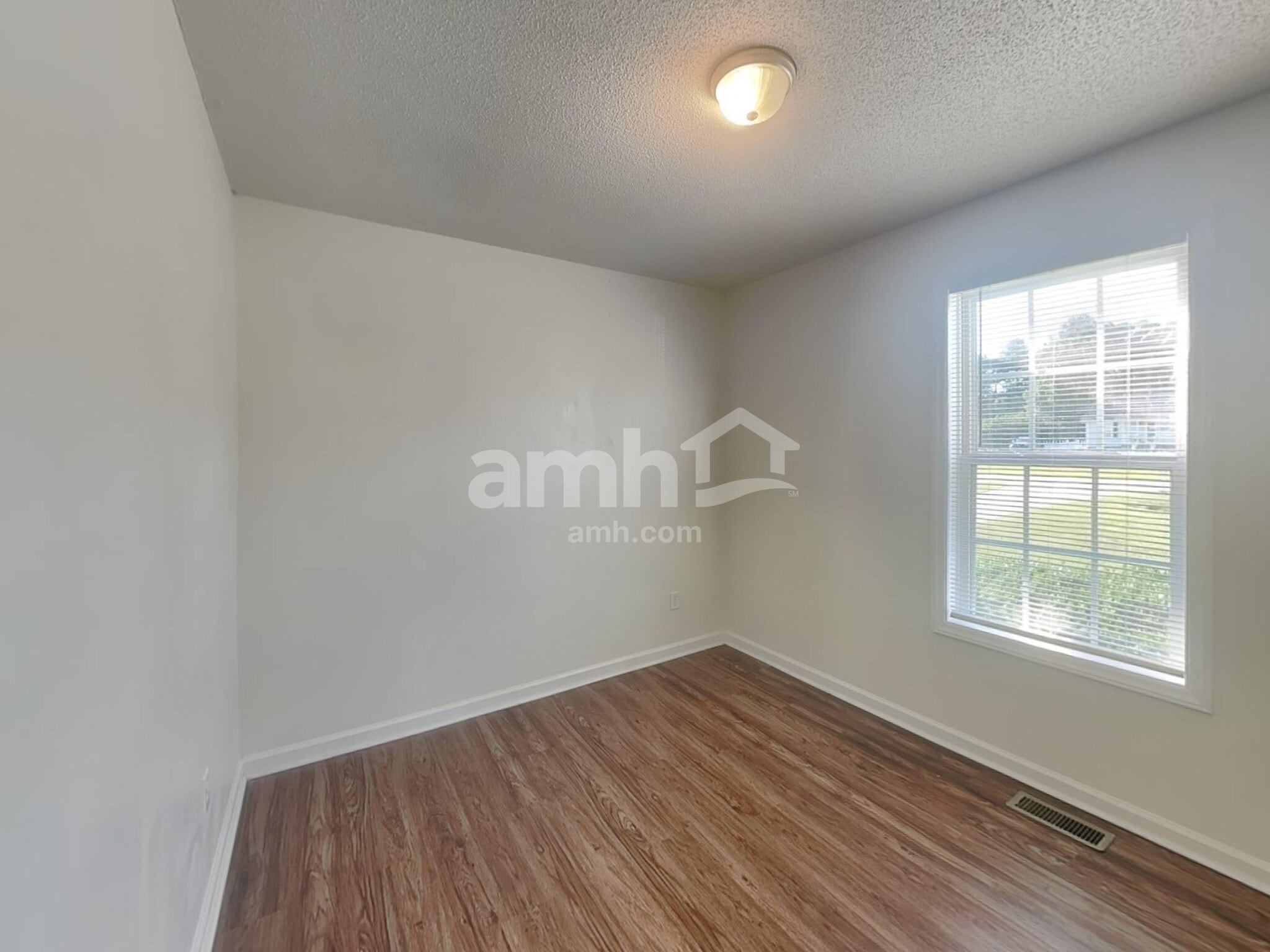 Building Photo - 120 Clear Water Dr