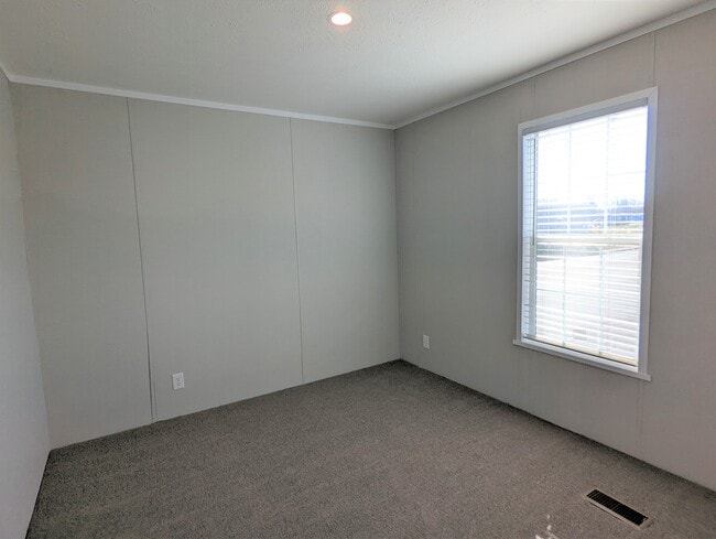 Building Photo - 586 Delaware