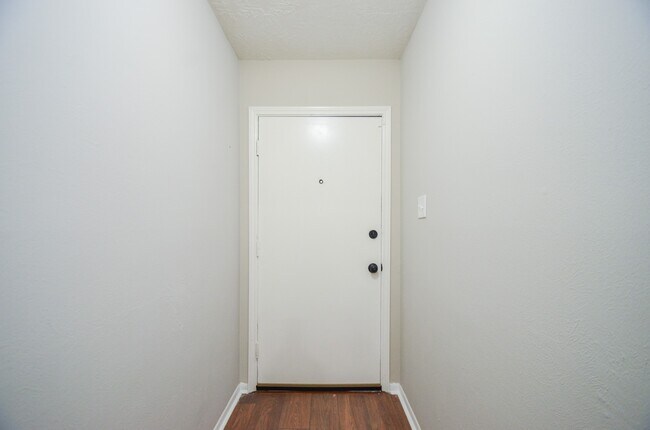 Building Photo - 123 Cypress Ln