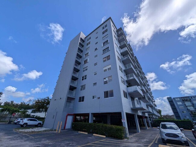 Building Photo - 1470 NE 125th Terrace