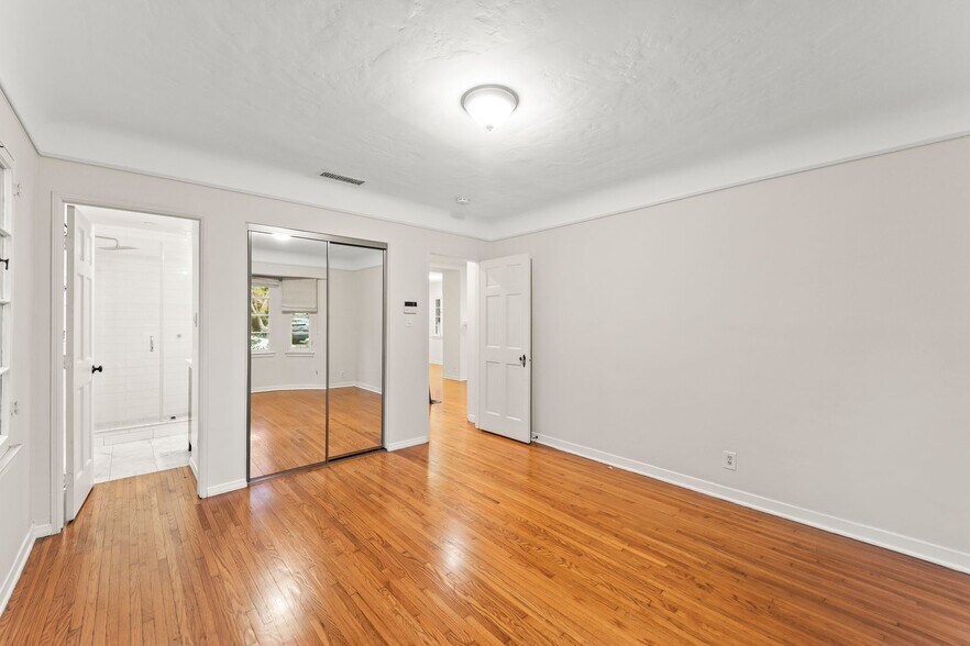 Building Photo - 3781 Greenwood Ave