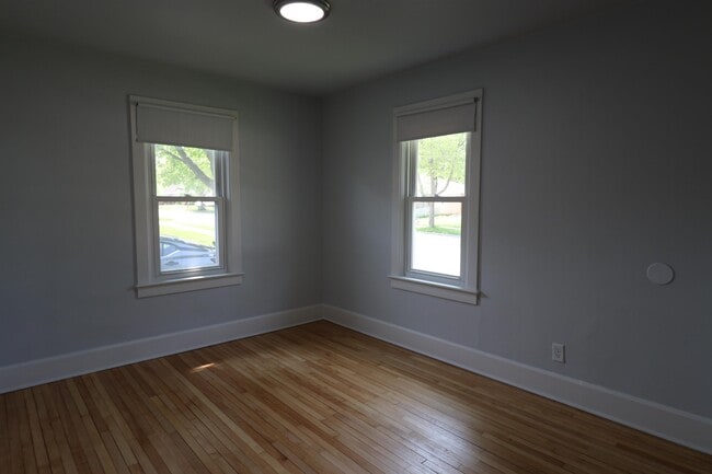 Building Photo - 855 Langlade Ave