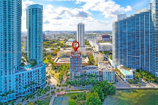 Building Photo - 2000 N Bayshore Dr