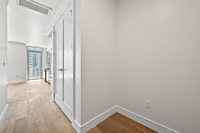Building Photo - 222 West Ave