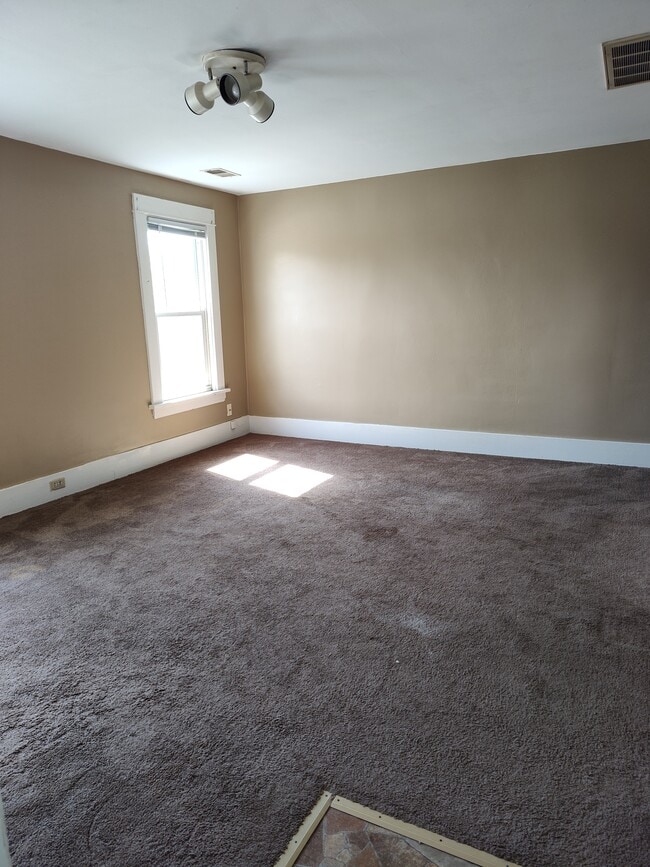 Building Photo - 1859 Mount Vernon St