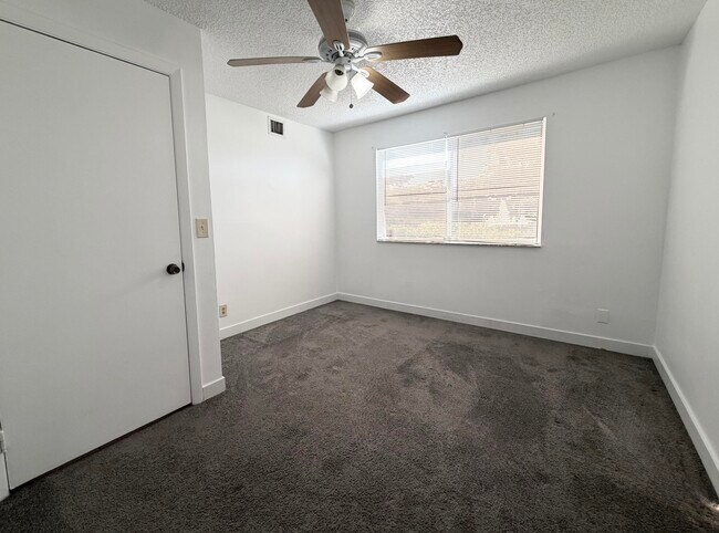 Building Photo - 9977 Westview Dr