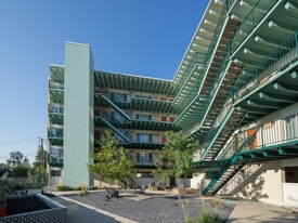 Building Photo - Valli Hi