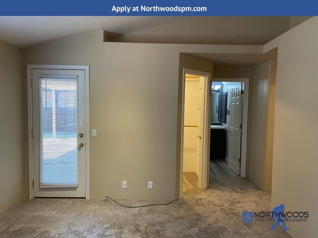 Building Photo - Beautiful 3 Bedroom 2 Bath Home
