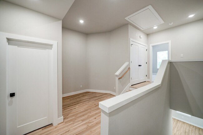 Building Photo - 5816 Francis Oak Ln