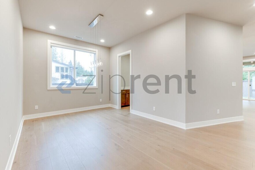 Building Photo - 24308 NE 24th St