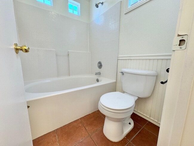 Building Photo - THIS IS A CHARMING TWO-STORY NORTH LAS VEG...