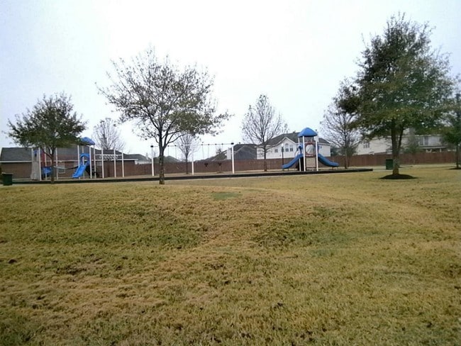 Building Photo - 16610 Newglen Ln