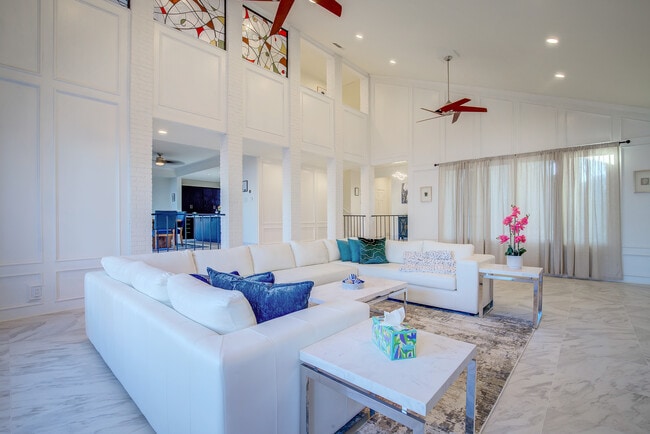 Building Photo - 8402 Columbia Dr