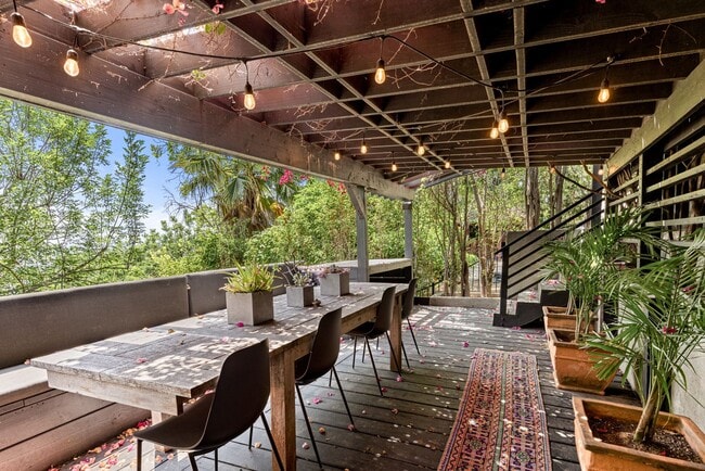 Building Photo - Architectural Contemporary with Panoramic ...