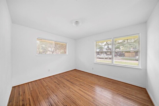 Building Photo - 4802 Braesvalley Dr