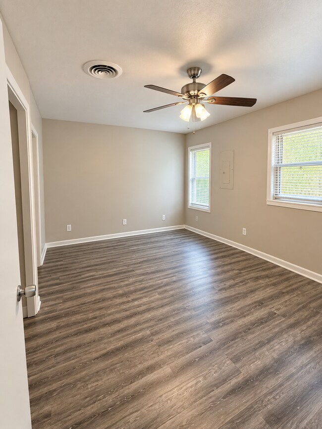Building Photo - 2505 Douglas Dr