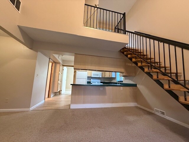 Building Photo - 5267 Center Rd