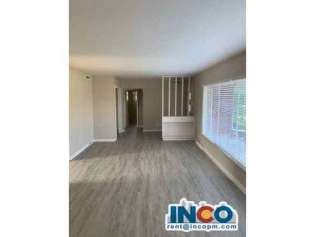 Building Photo - 4940 Lakeshore Dr