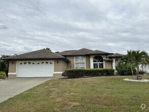 Building Photo - Freshwater Canal Pool Home