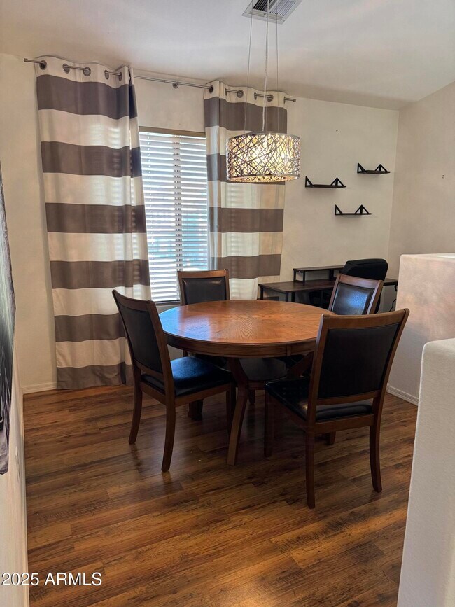 Primary Photo - 2725 E Mine Creek Rd