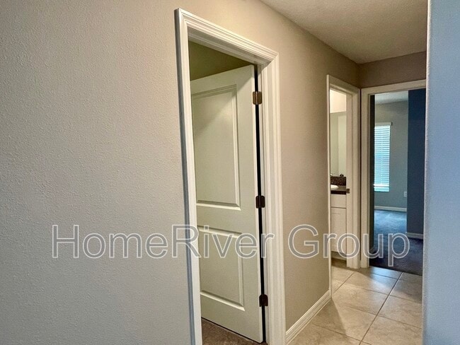 Building Photo - 10411 Alder Green Dr