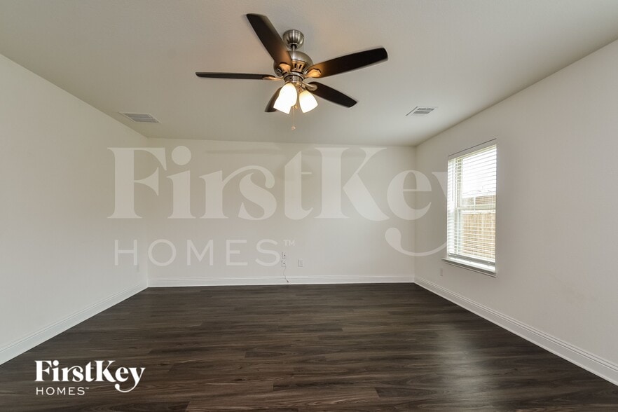 Building Photo - 2628 Warren Ln