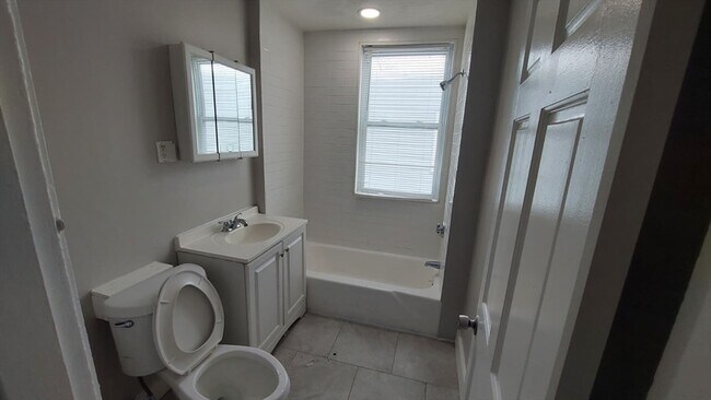 Building Photo - 41 Armandine St