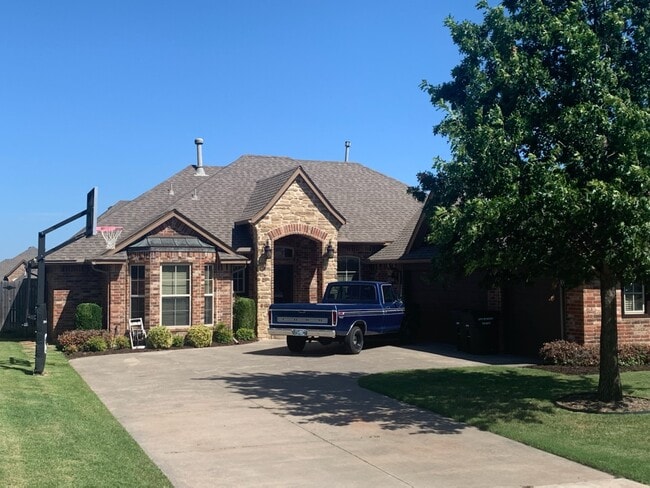 Building Photo - 812 Ryan Rd